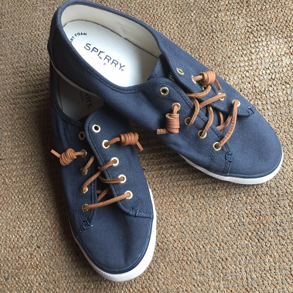 Sperry Shoes - Sperry Topsider canvas sneakers